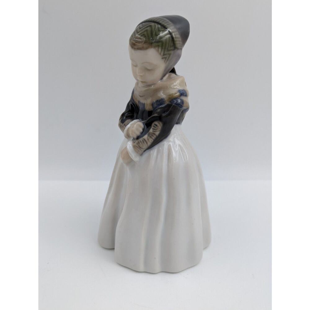 Royal Copenhagen Amager Girl Woman 1251 circa 1923-1934 Denmark Lottie Benter